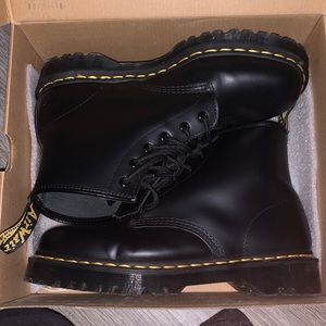 Bought a year ago and maybe wore 4 times. Not my style. Really good condition